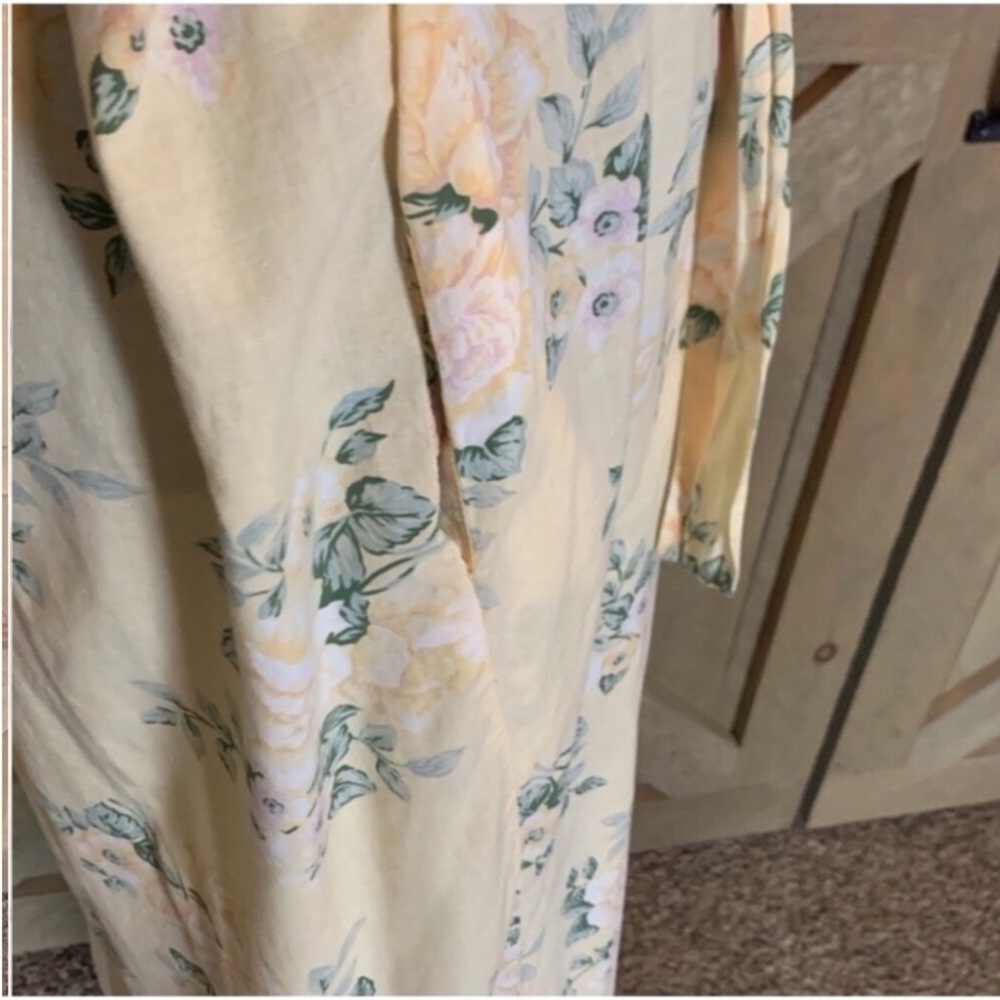 Vintage Victoria’s Secret light yellow long lightweight robe with floral print - Picture 8 of 11